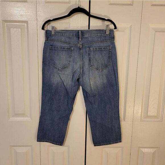 NWOT Old Navy Diva medium wash capris - Picture 7 of 8